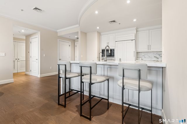 85 Memorial Road APT 411, West Hartford, CT 06107