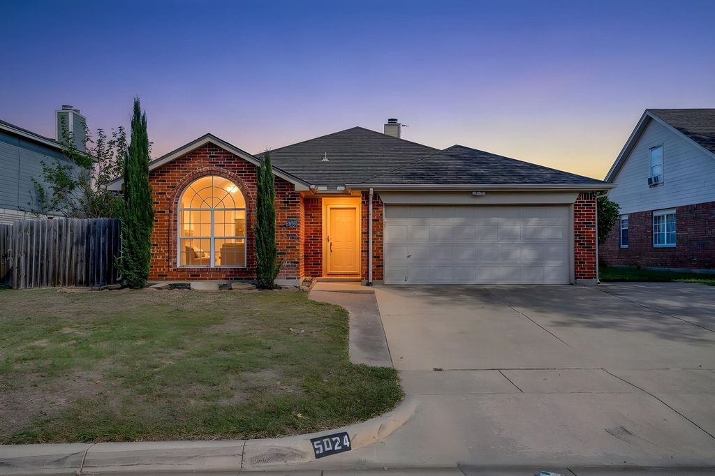 5024 Prairie Creek Trail, Fort Worth, TX 76179