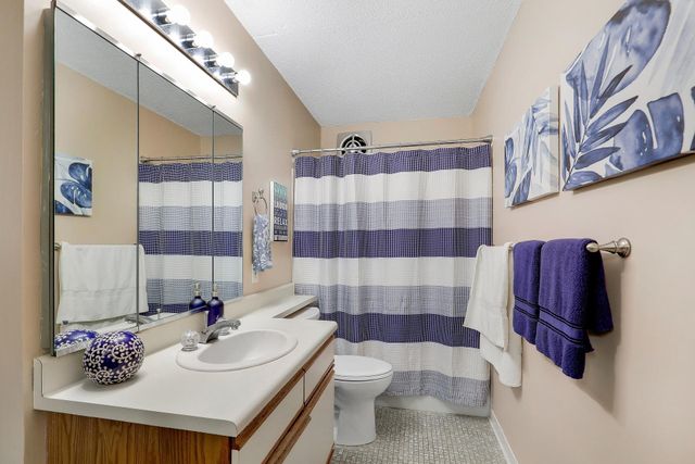 6710 Vernon Avenue S 406, Edina, MN 55436