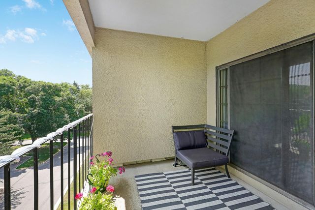 6710 Vernon Avenue S 406, Edina, MN 55436
