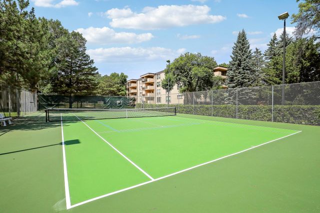 6710 Vernon Avenue S 406, Edina, MN 55436