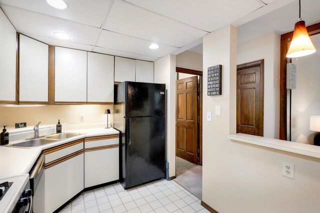 6710 Vernon Avenue S 406, Edina, MN 55436