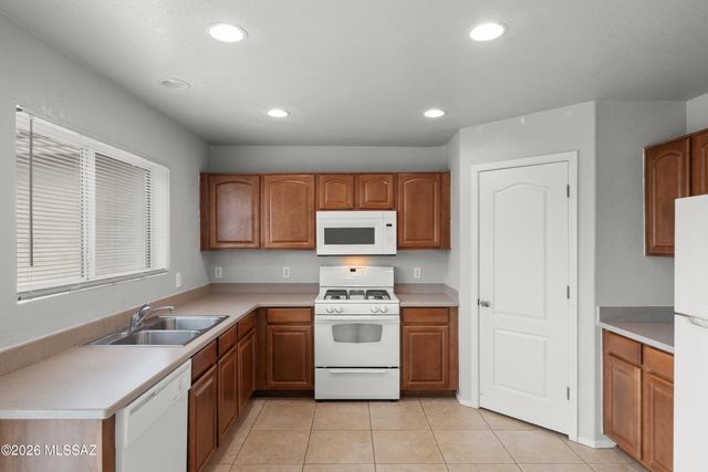 475 W Calle La Bolita, Sahuarita, AZ 85629
