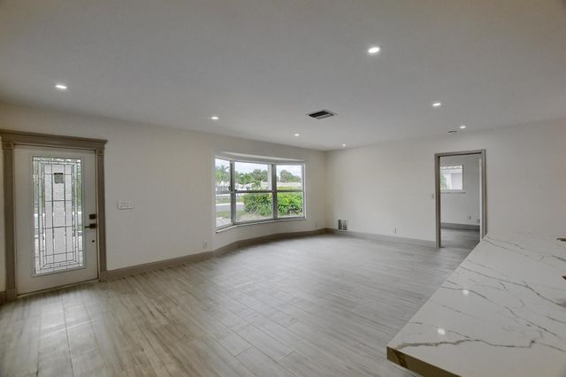 800 W Camino Real, Boca Raton, FL 33486