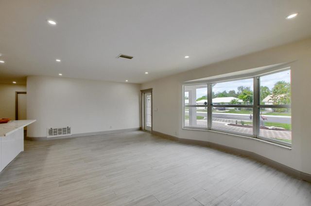 800 W Camino Real, Boca Raton, FL 33486
