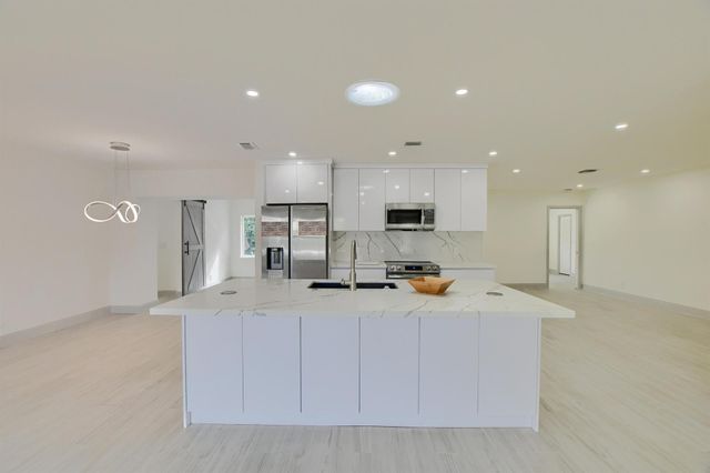 800 W Camino Real, Boca Raton, FL 33486