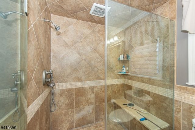 19 Caryn Place, Fairfield Twp., NJ 07004