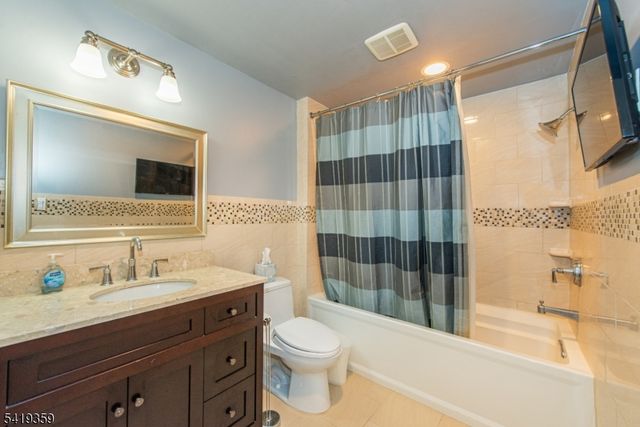 19 Caryn Place, Fairfield Twp., NJ 07004