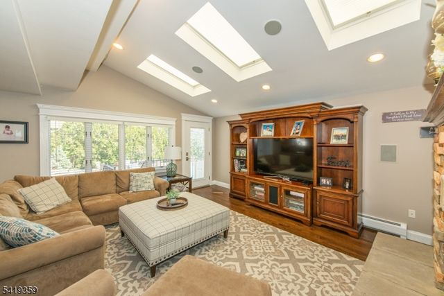 19 Caryn Place, Fairfield Twp., NJ 07004