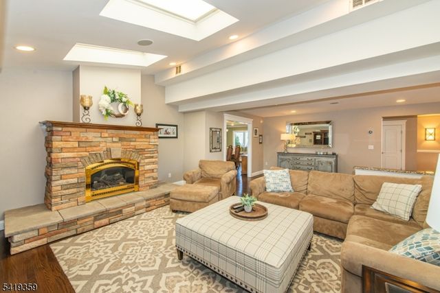 19 Caryn Place, Fairfield Twp., NJ 07004