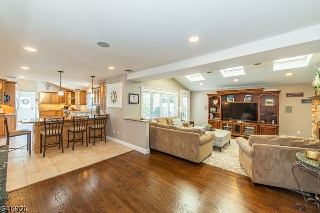 19 Caryn Place, Fairfield Twp., NJ 07004