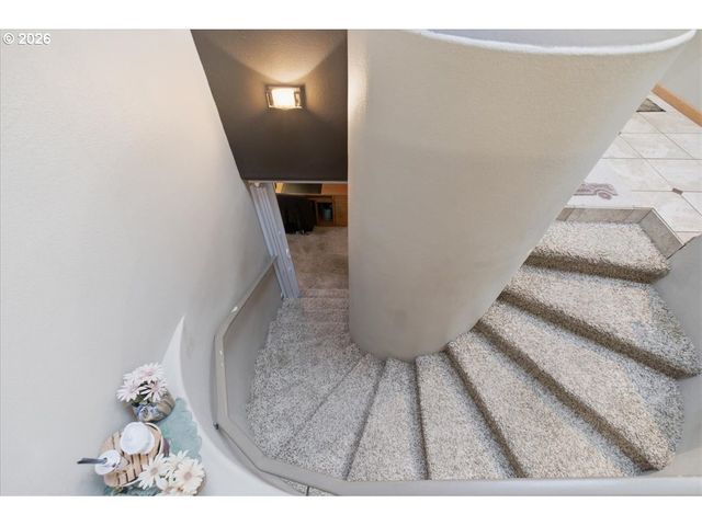 42801 ISLAND INN Dr, Lebanon, OR 97355