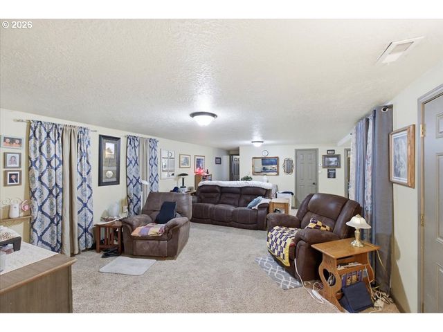 42801 ISLAND INN Dr, Lebanon, OR 97355