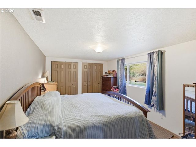 42801 ISLAND INN Dr, Lebanon, OR 97355