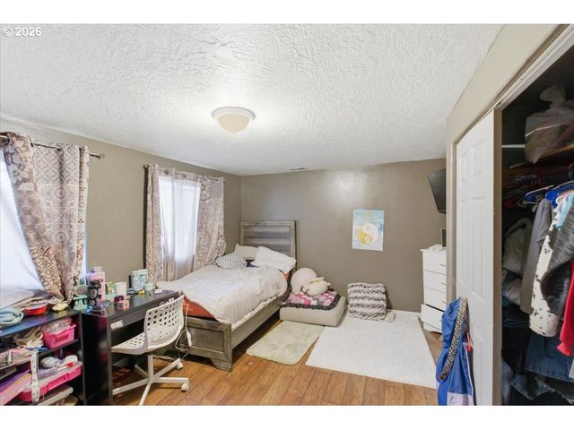 42801 ISLAND INN Dr, Lebanon, OR 97355