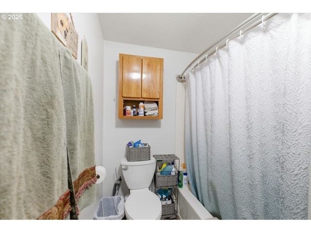 42801 ISLAND INN Dr, Lebanon, OR 97355