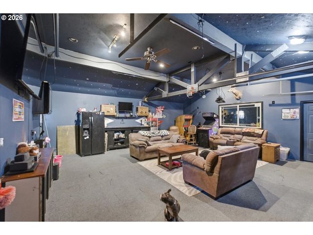 42801 ISLAND INN Dr, Lebanon, OR 97355