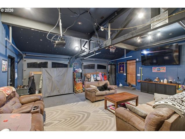 42801 ISLAND INN Dr, Lebanon, OR 97355