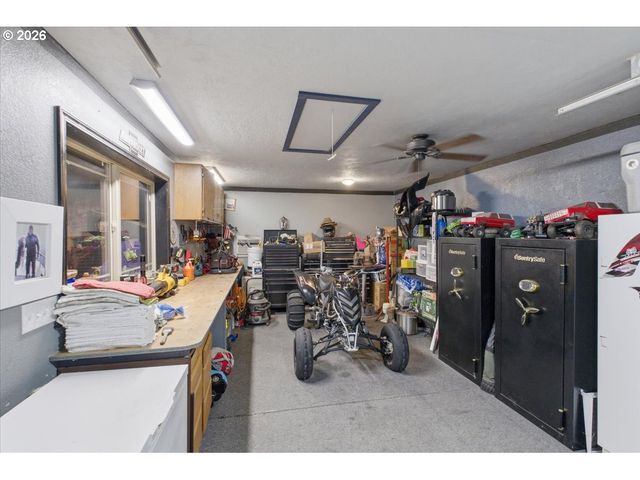 42801 ISLAND INN Dr, Lebanon, OR 97355