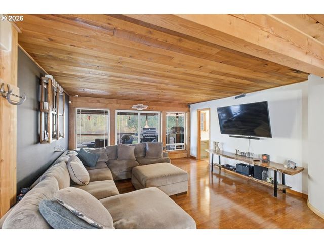 42801 ISLAND INN Dr, Lebanon, OR 97355