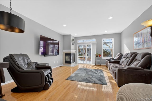 310 Bridgeview Drive, Poughkeepsie, NY 12601