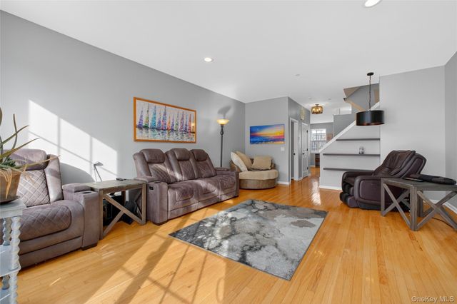 310 Bridgeview Drive, Poughkeepsie, NY 12601