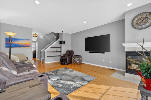 310 Bridgeview Drive, Poughkeepsie, NY 12601