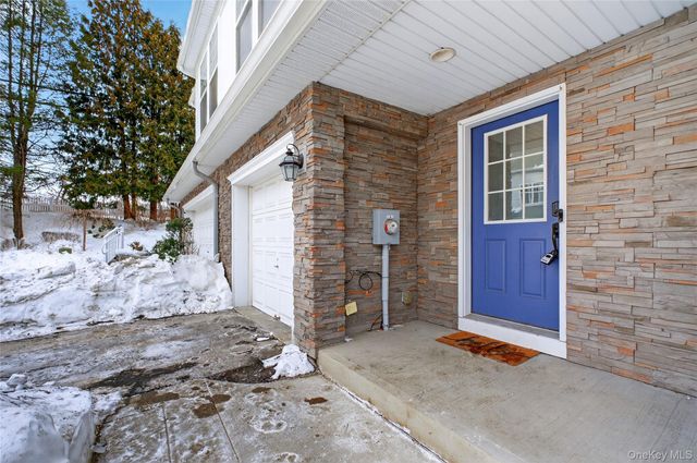 310 Bridgeview Drive, Poughkeepsie, NY 12601