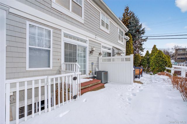 310 Bridgeview Drive, Poughkeepsie, NY 12601