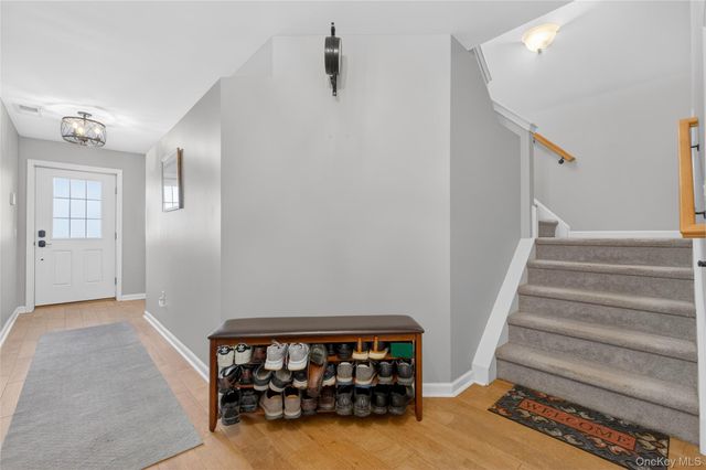 310 Bridgeview Drive, Poughkeepsie, NY 12601