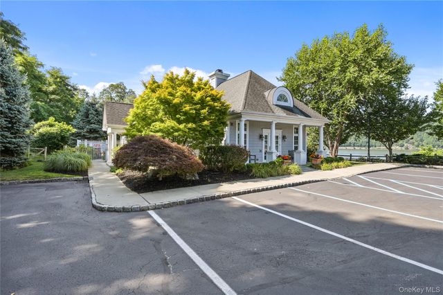 310 Bridgeview Drive, Poughkeepsie, NY 12601