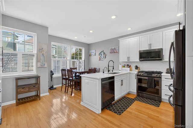 310 Bridgeview Drive, Poughkeepsie, NY 12601