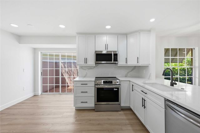 5526 CHANTECLAIRE 31, Sarasota, FL 34235