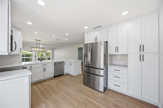 5526 CHANTECLAIRE 31, Sarasota, FL 34235