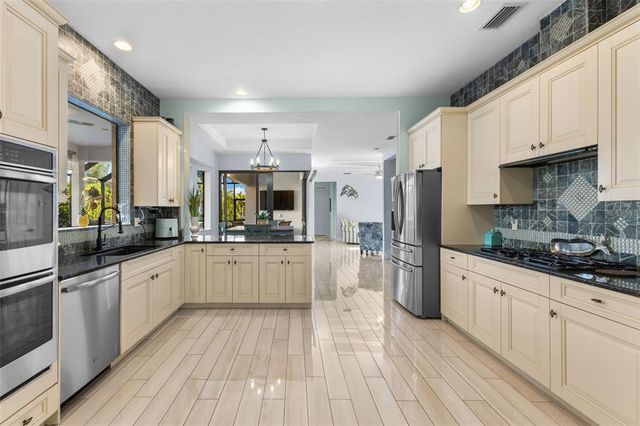 537 FORE DRIVE, Bradenton, FL 34208