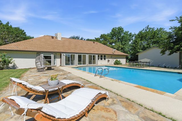 835 Cross Timbers Drive, Double Oak, TX 75077