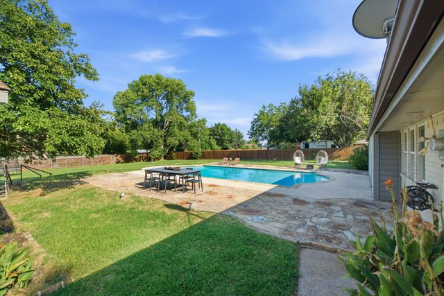 835 Cross Timbers Drive, Double Oak, TX 75077