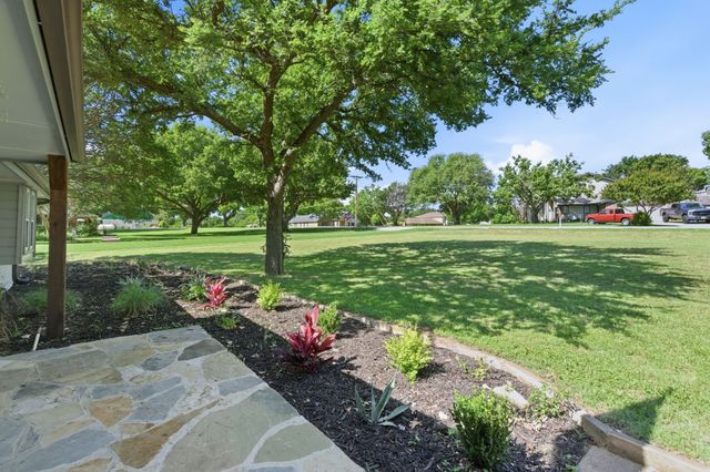 835 Cross Timbers Drive, Double Oak, TX 75077