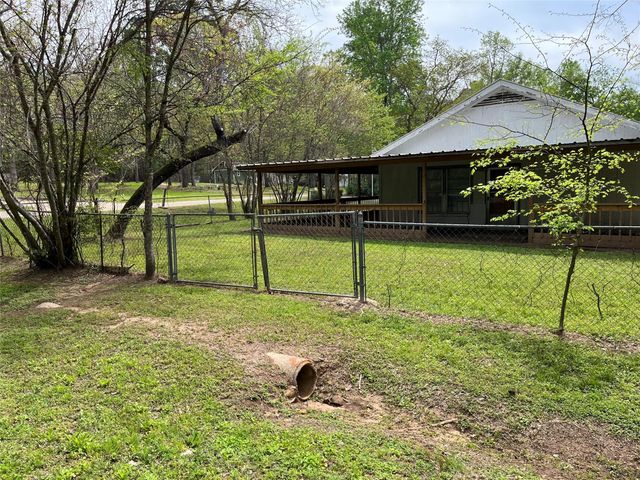 19995 Lakeway Lane, Montgomery, TX 77356