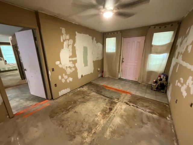 19995 Lakeway Lane, Montgomery, TX 77356