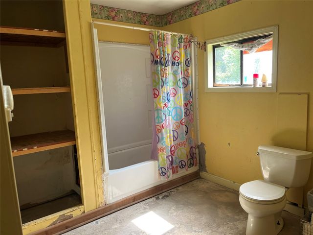 19995 Lakeway Lane, Montgomery, TX 77356