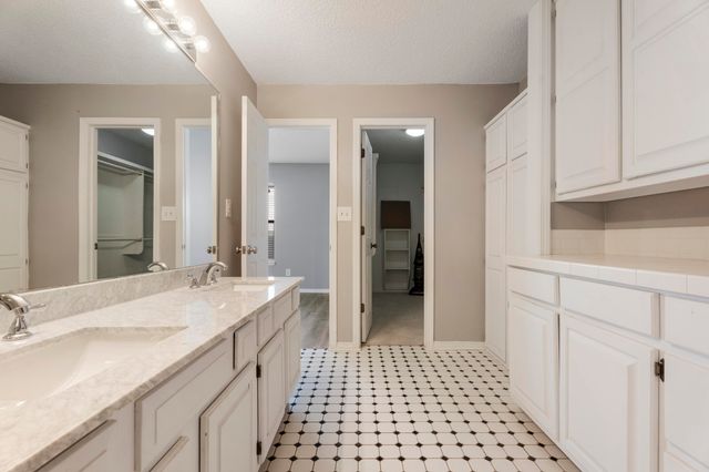 241 Anchor Road, Grove, OK 74344