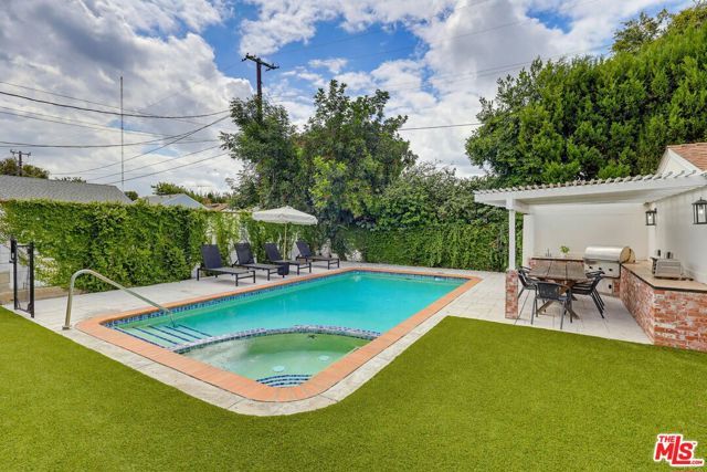 12836 Waddell Street, Valley Village, CA 91607