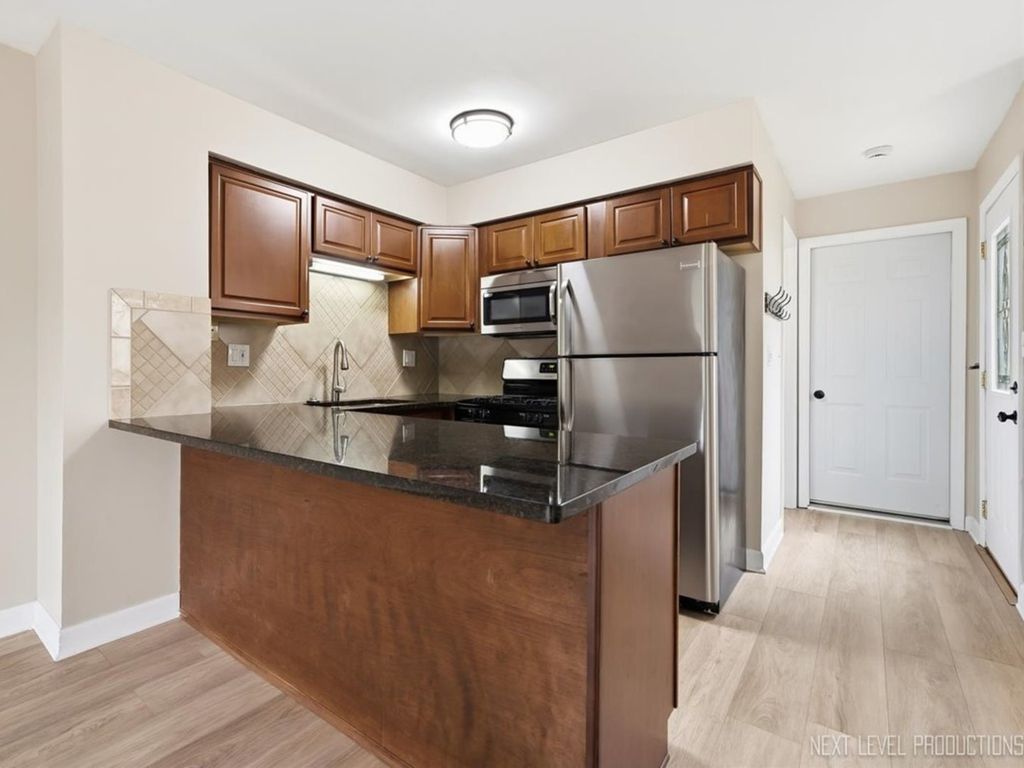 27W113 Cooley Avenue, Winfield, IL 60190 — photo 2