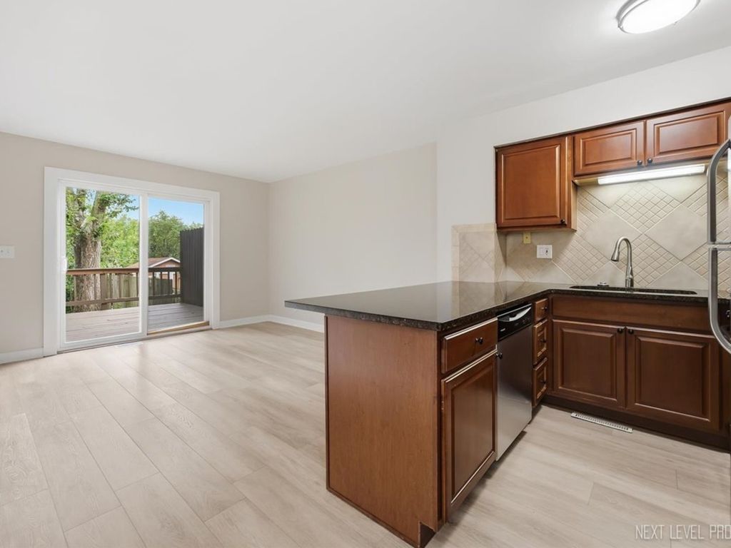 27W113 Cooley Avenue, Winfield, IL 60190 — photo 3
