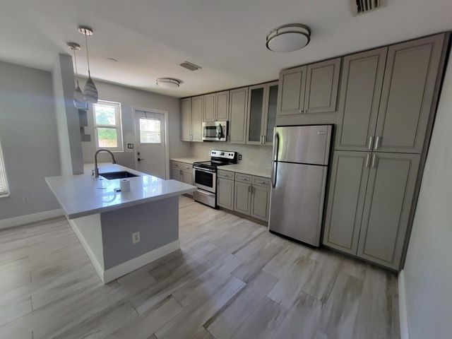 1123 N 17th Avenue, Hollywood, FL 33020