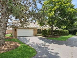 1427 Shire Circle, Inverness, IL 60067