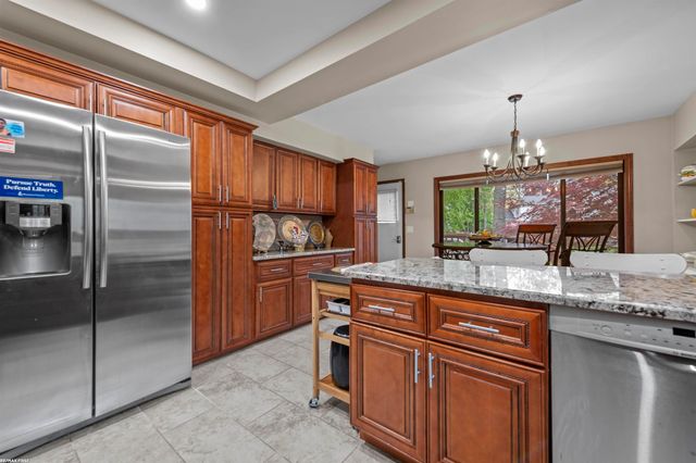 6910 Montgomery Drive, Shelby Twp, MI 48316