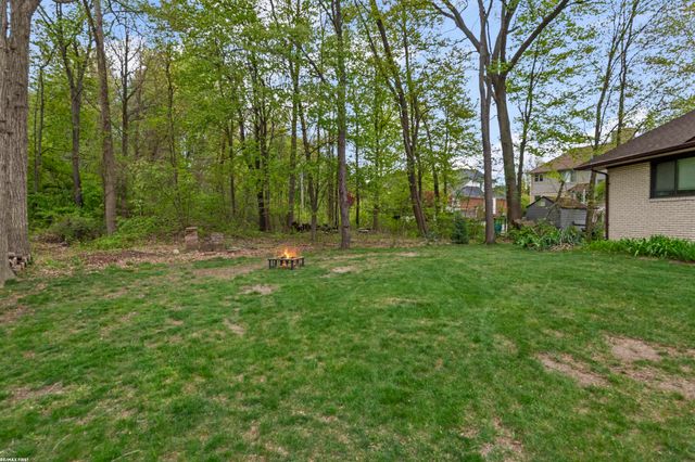 6910 Montgomery Drive, Shelby Twp, MI 48316