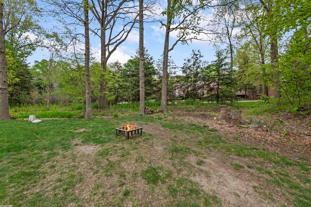 6910 Montgomery Drive, Shelby Twp, MI 48316